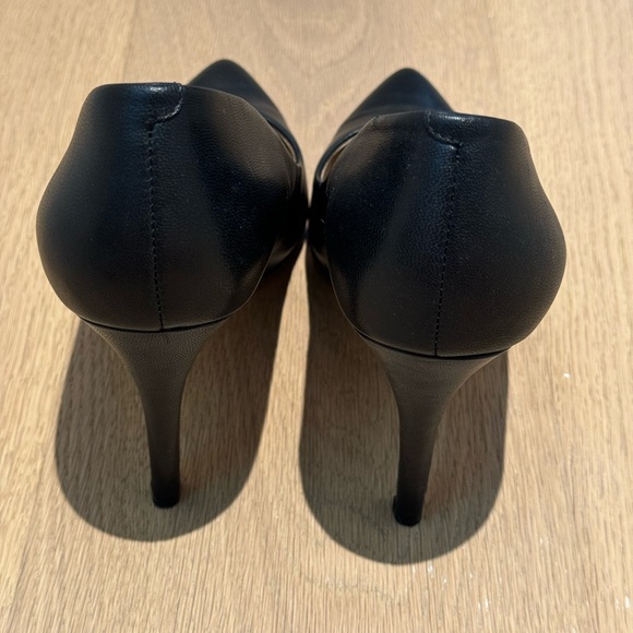 Saks Fifth Avenue Pointed Toe Pumps in Black Size 8.5M - Picture 7 of 7